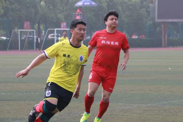 埃迪·豪辞去纽卡斯尔主帅职务，回顾辉煌与挑战